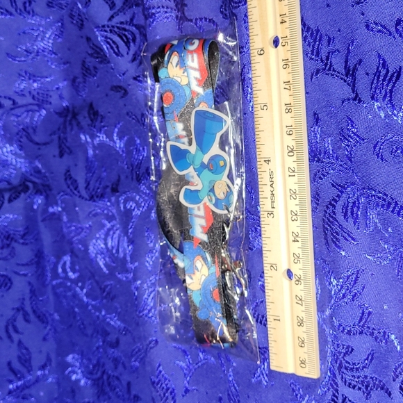 🍂3/$10 - Megaman Lanyard & Keychain - Picture 6 of 8